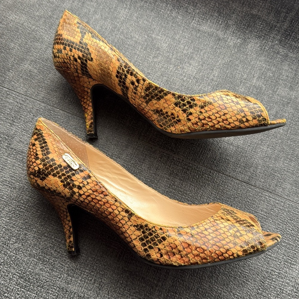 Guess Women's Snakeskin Peep Toe Heels - Tan and Black